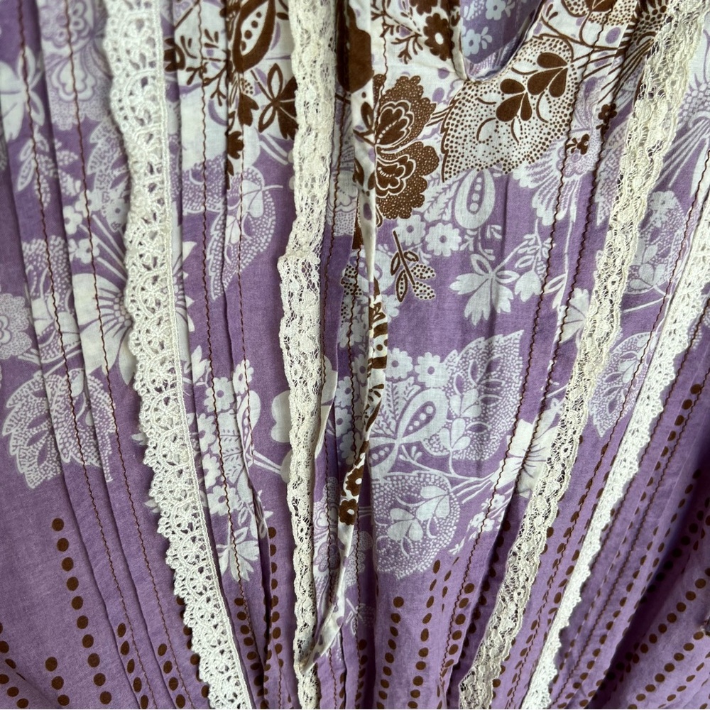 Sanctuary Lavender Cream Floral Graphic Ruched Blouse - Picture 5 of 8